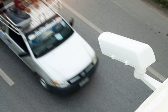 Cómo funcionan los radares de velocidad