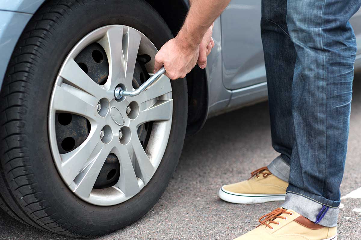cambiar rueda coche Cómo cambiar la rueda de tu coche de forma segura