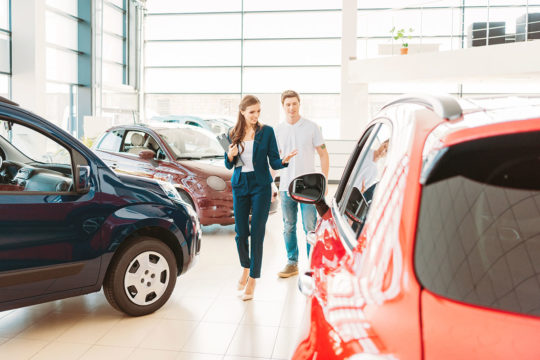 Elegir renting de coches eléctricos o de gasolina