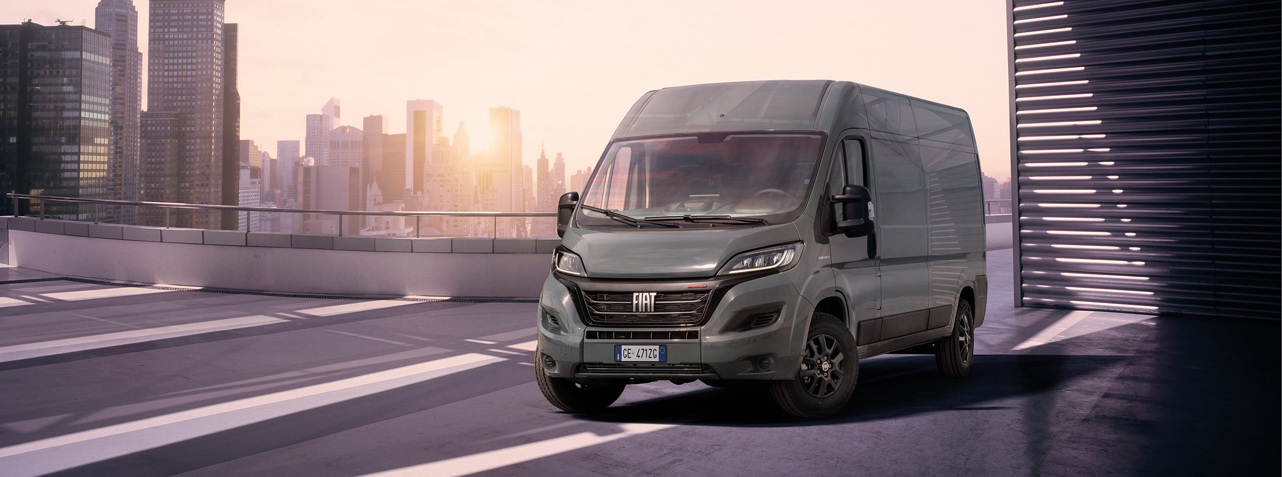 Renting Fiat Ducato 3.5 L2 H2 Diesel 140 Sin Entrada