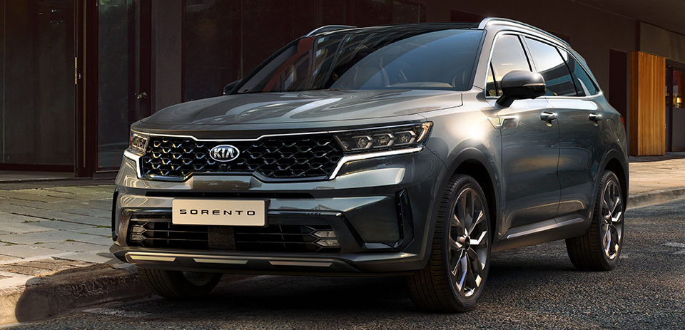 Renting Kia Sorento 1.6 HEV Drive 4X2 Sin Entrada