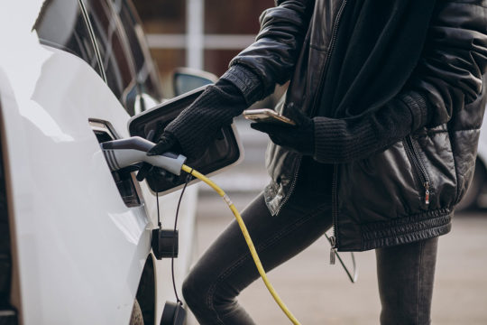 Cuándo es más barato cargar mi coche eléctrico