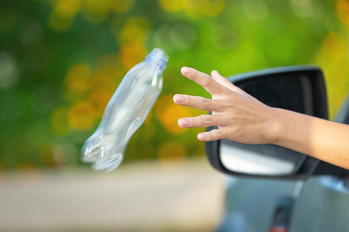 tirar basura ventanilla coche multa Evita tirar basura por la ventanilla del coche