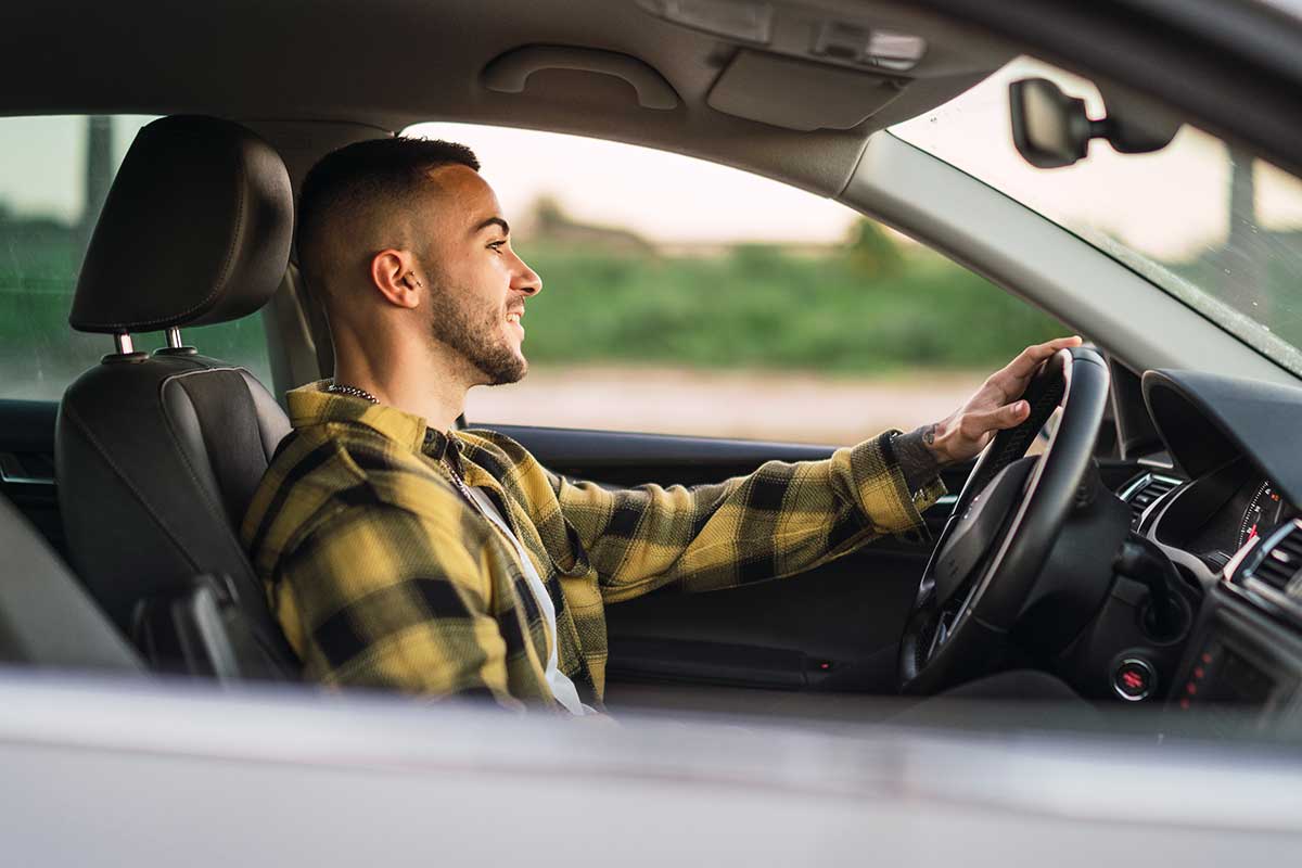 buena postura volante reposacabezas Consejos buena postura al volante