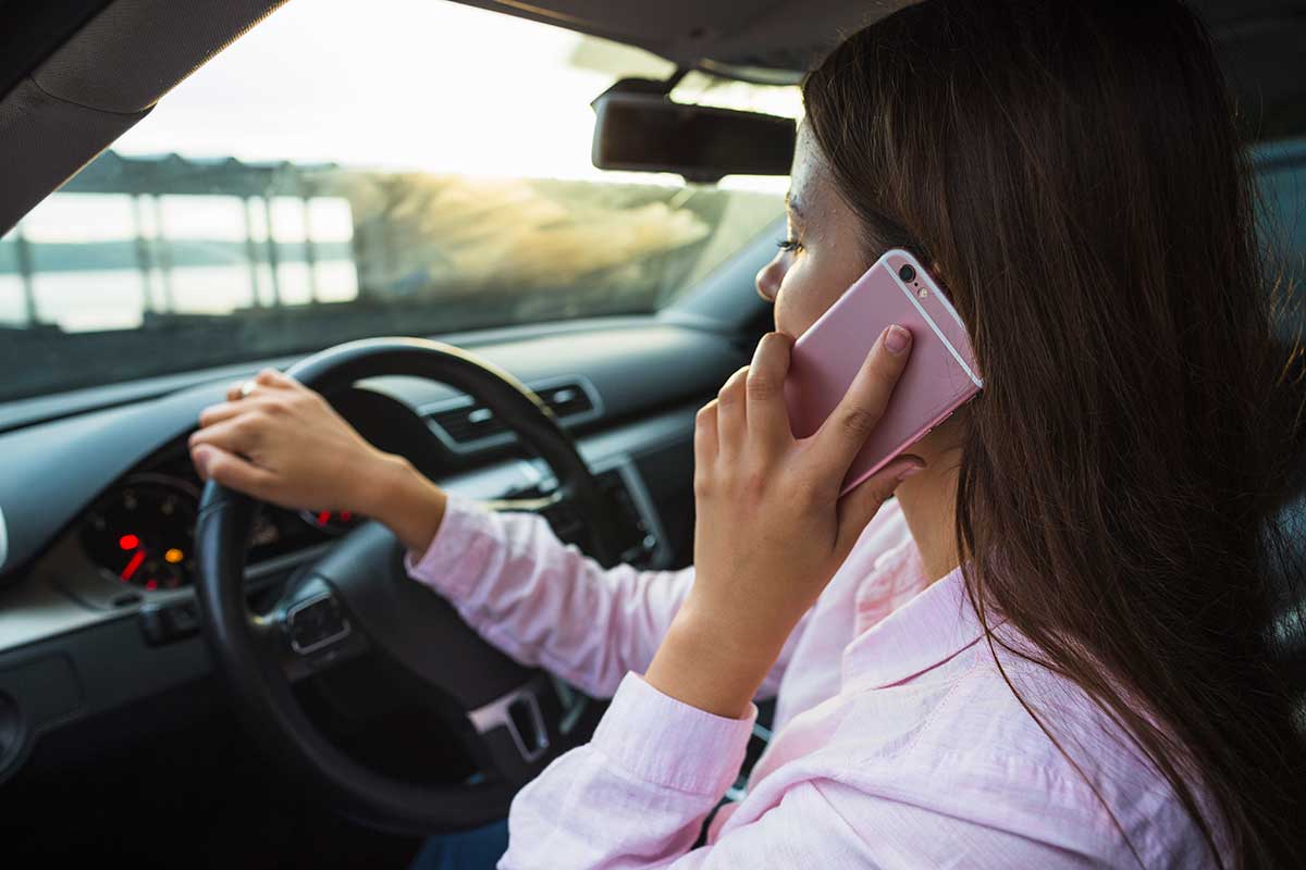 distracciones conducir principal causa de muerte Distraerse es la principal causa de muerte en carretera