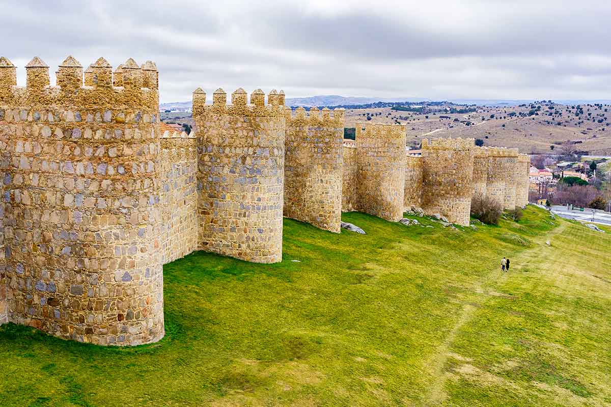 ruta en coche muralla avila ruta en coche por Avila