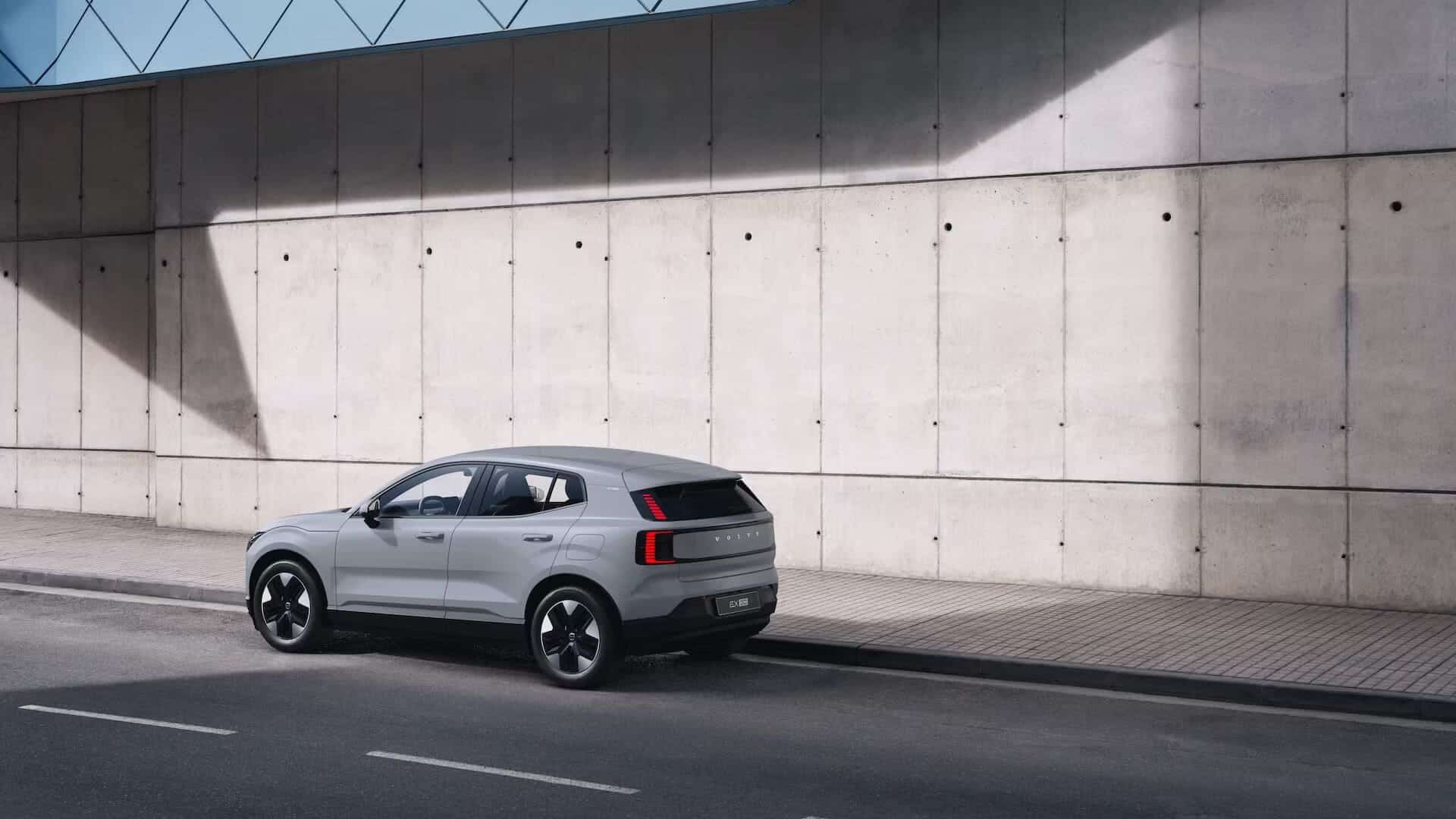Renting Volvo EX30 Single Motor Essential Auto Sin Entrada