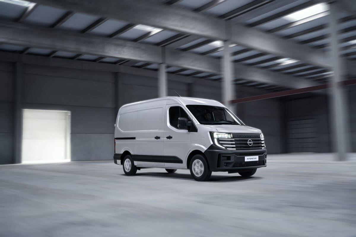 Renting Nissan Interstar N1 L2 H2 Dci 96Kw 6M/T (3.5t) FWD Acenta Sin Entrada