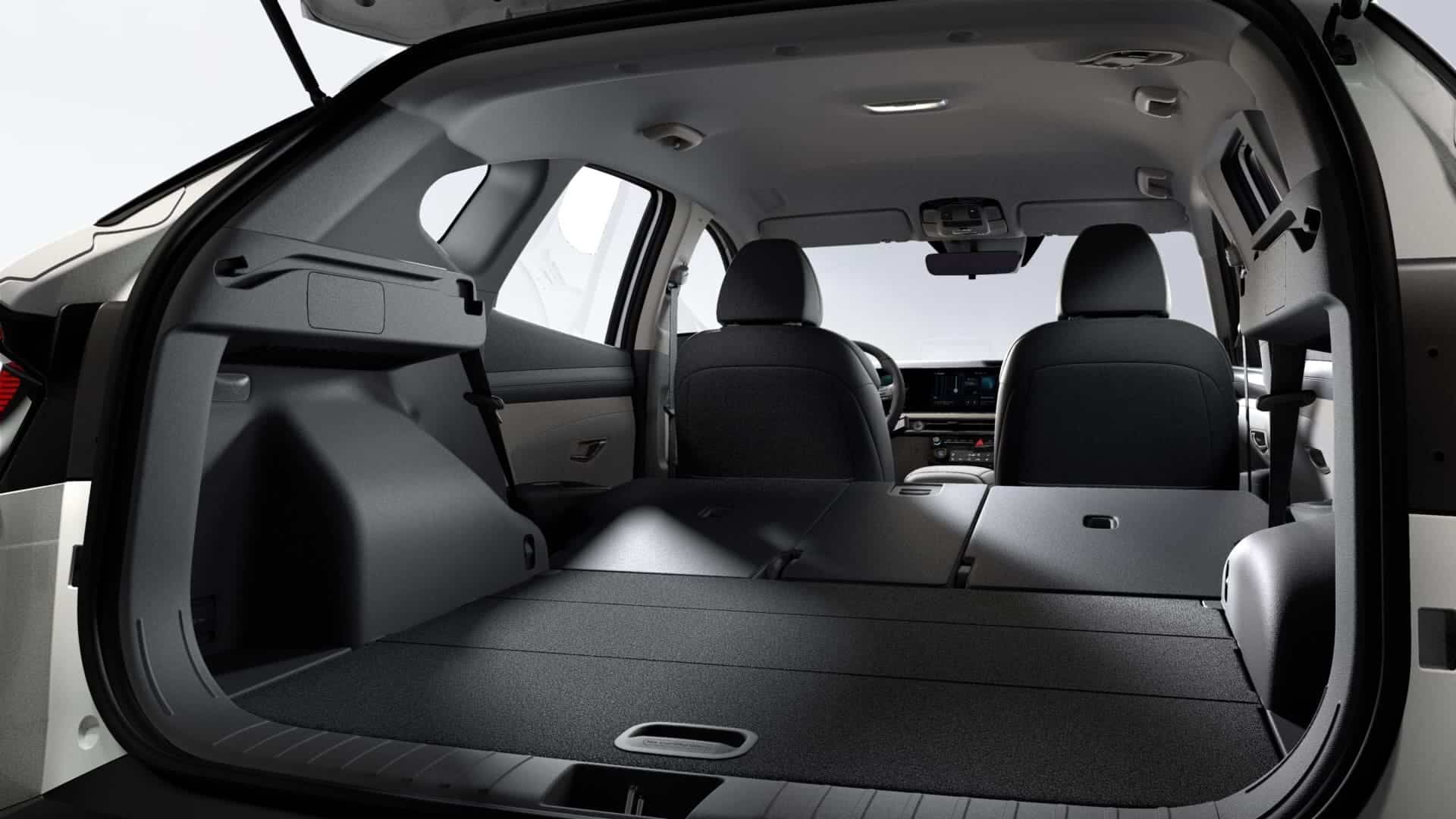 Renting New Hyundai Tucson Klass SUV Atlas White Interior