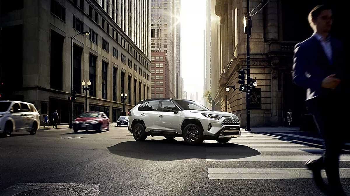 4 mejores coches hibridos renting particulares toyota rav 4 Mejores coches híbridos de renting para particulares