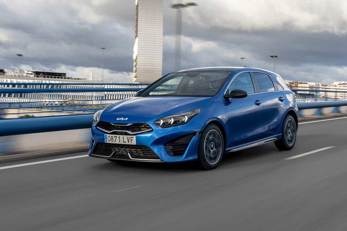 Renting Kia Ceed 1.0 T-GDi 74kW Drive Sin Entrada