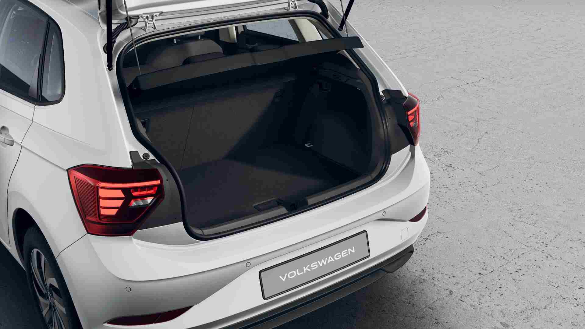 Renting Volkswagen Polo Match Blanco Compacto Gasolina Manual Maletero