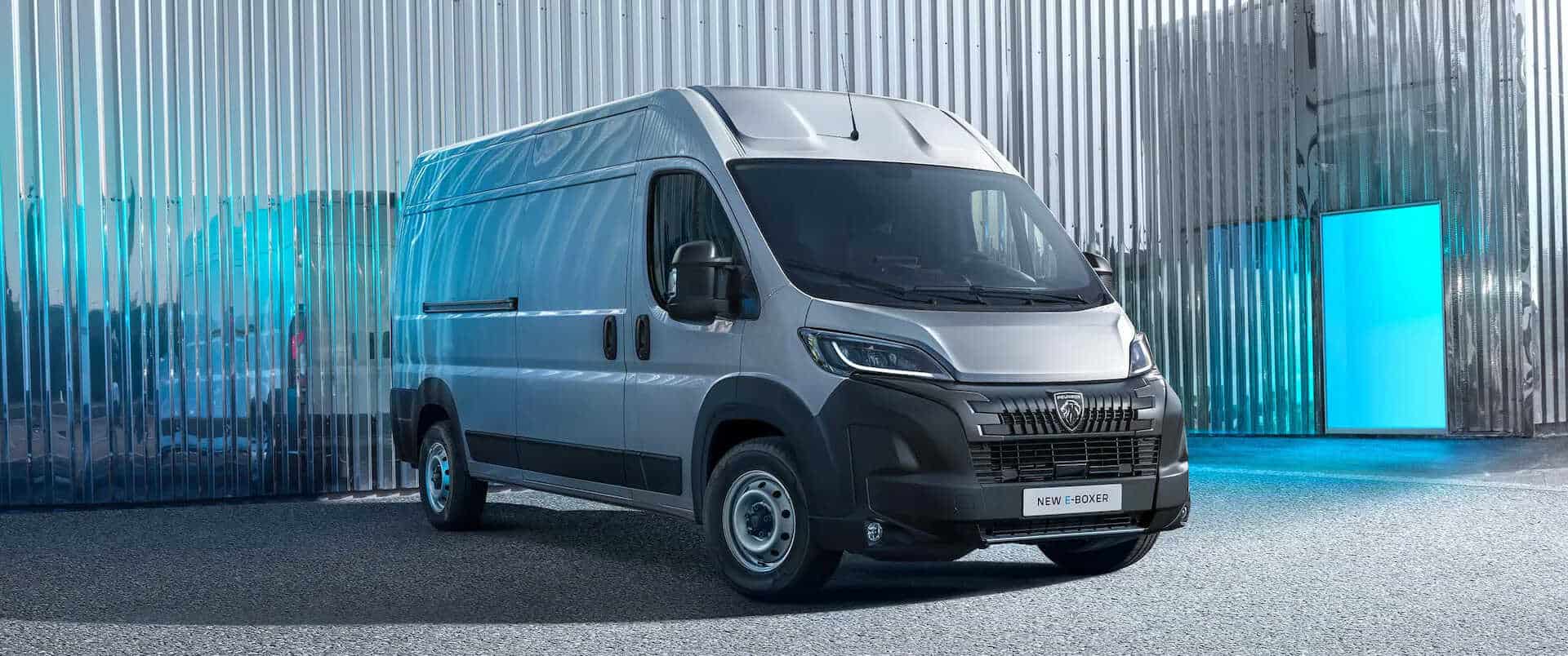 Renting Peugeot Boxer 3.0 L2 H1 BHDI 88kW Sin Entrada