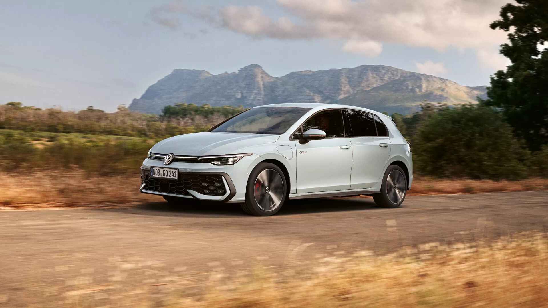 Renting Volkswagen Golf GTE Compacto Automático PHEV Híbrido Enchufable Etiqueta 0