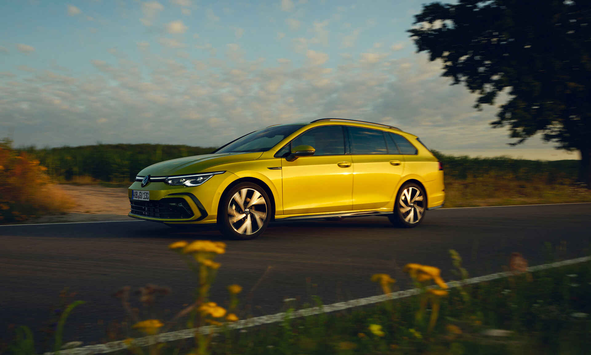 Renting Volkswagen GOLF Variant Life 2.0 TDI 85kW (115CV) Sin Entrada