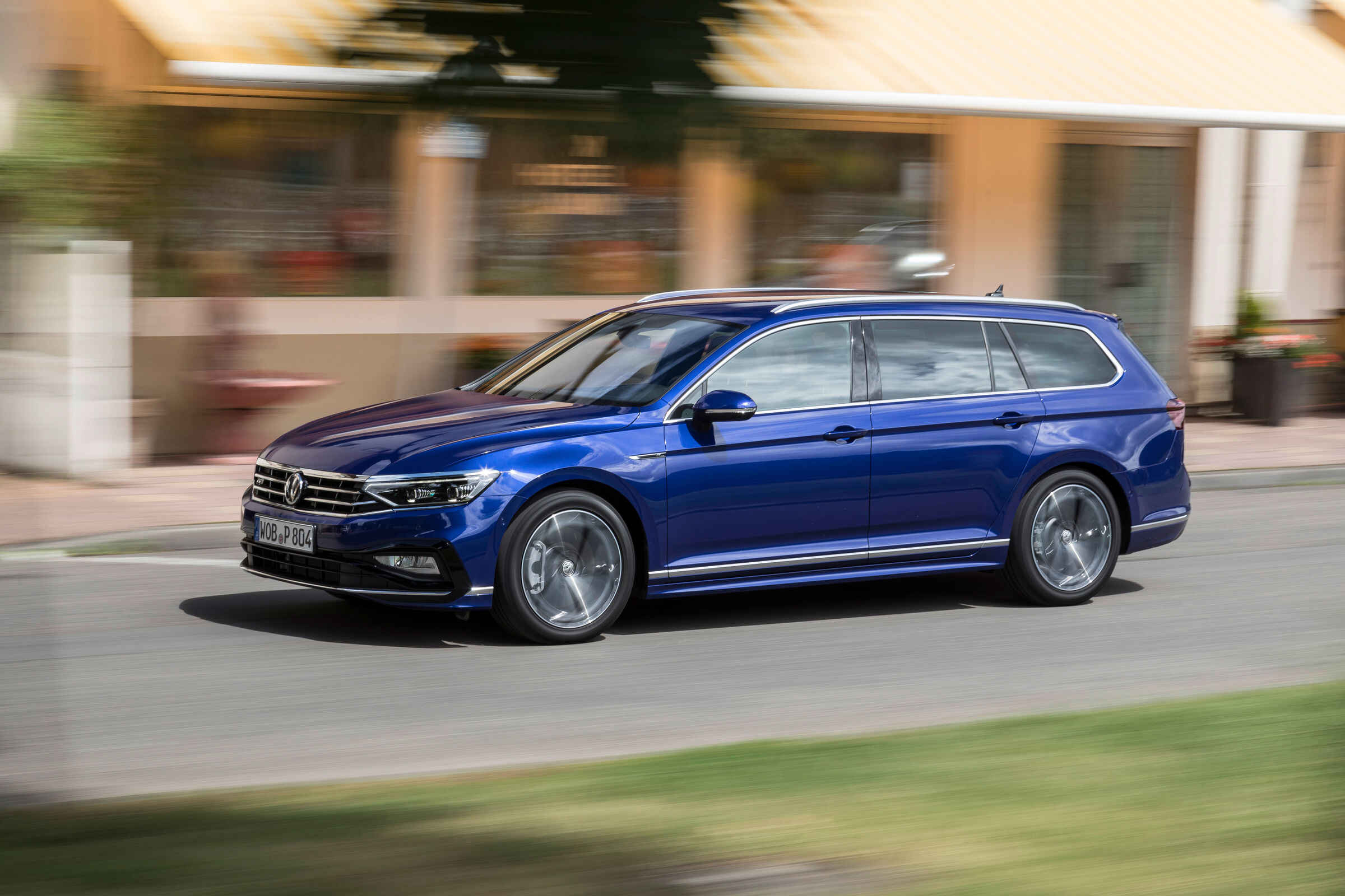 Renting Volkswagen Passat Variant Monovolumen