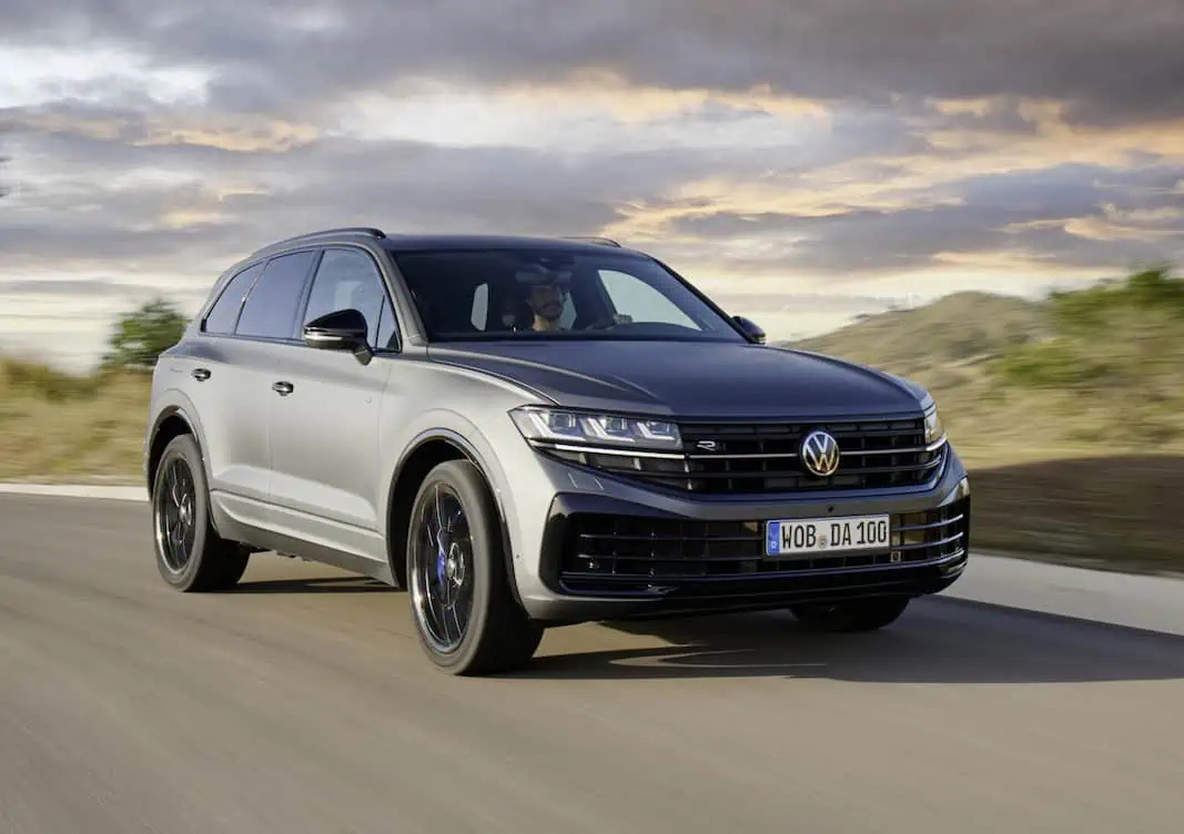 Renting Volkswagen Touareg eHybrid Eleg 3.0 V6 TSI 280kW Tip 4M Sin Entrada