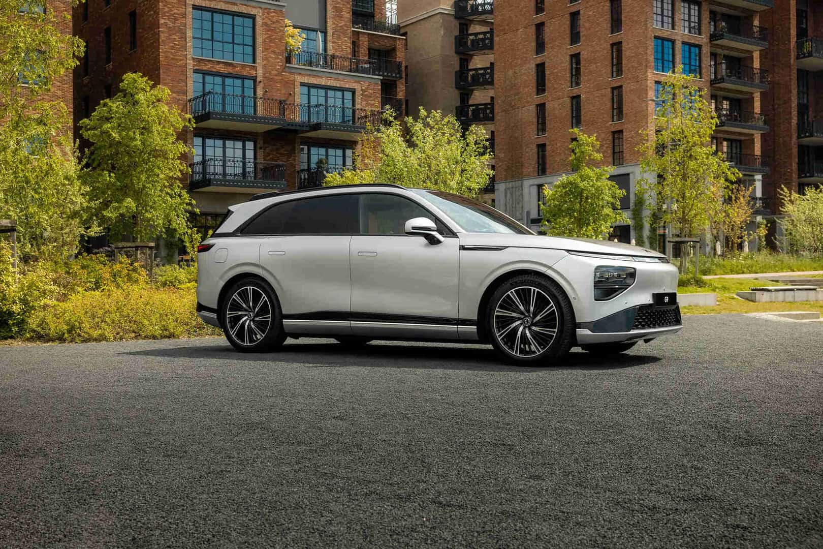 Renting Xpeng G9 Performance AWD Sin Entrada