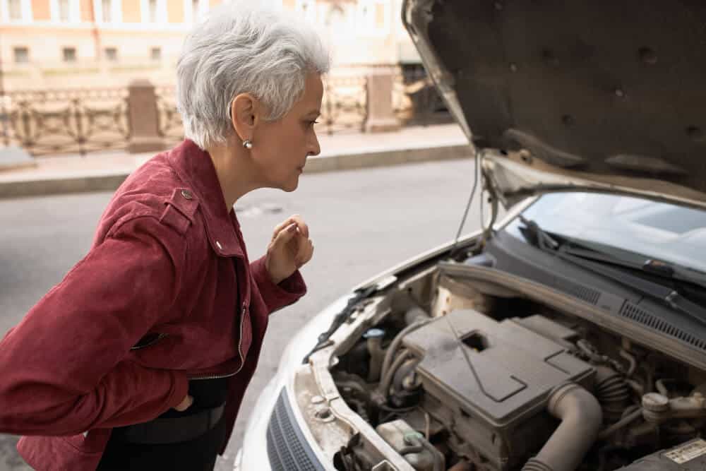 mi coche huele a quemado Mi coche huele a quemado: motivos y cómo solucionarlo - Renting Finders
