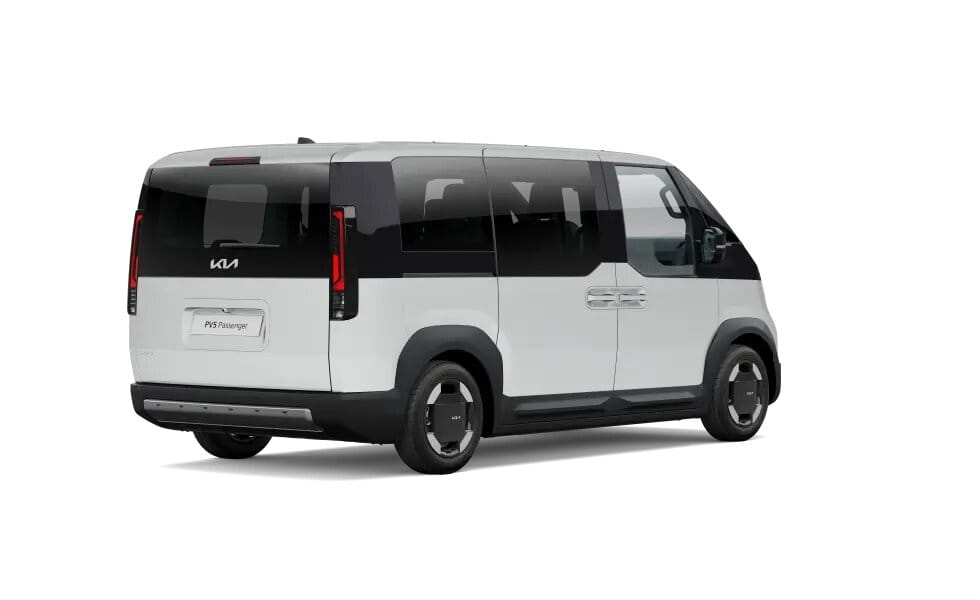 Renting New Kia PV5 Passenger L2 H1 LR Plus Clear White Furgoneta Familiar 5 Plazas Eléctrica Automática Etiqueta 0