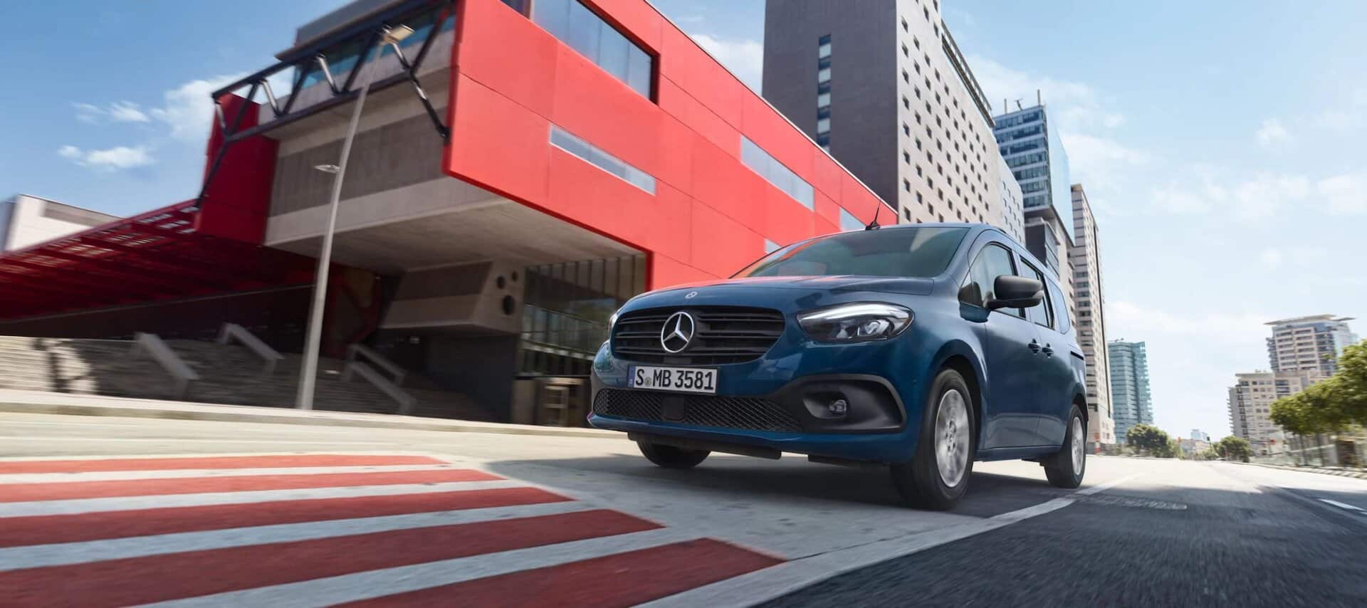 Renting Mercedes Benz Citan Tourer 110 CDI Base Sin Entrada