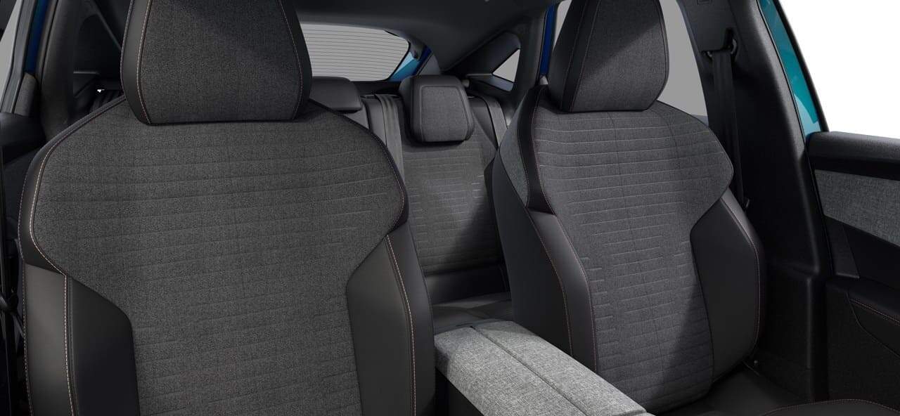 Renting New Peugeot 3008 Allure Azul Obsession SUV Automático Híbrido Etiqueta ECO Asientos