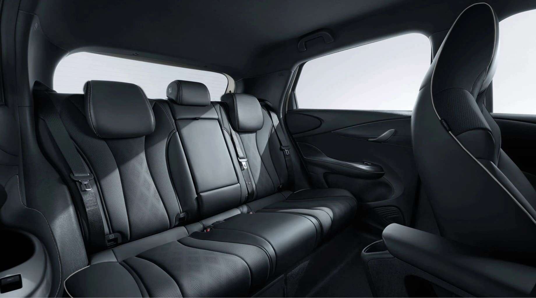 Renting New BYD Dolphin Comfort Cream White Compacto Eléctrico Automático Etiqueta 0 Asientos