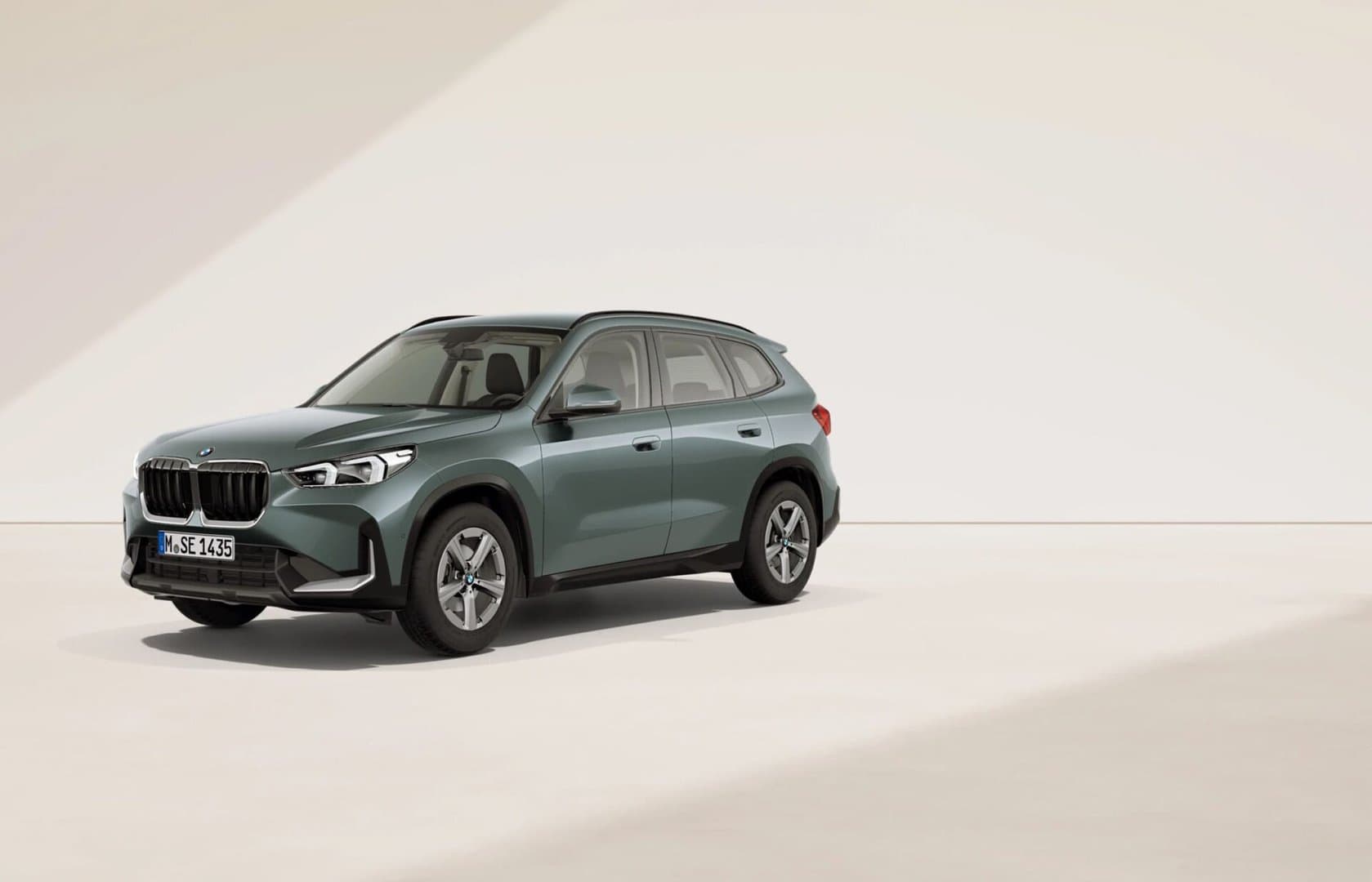 Renting New BMW X1 Premium Package Cape York Green Metalizado SUV Automático