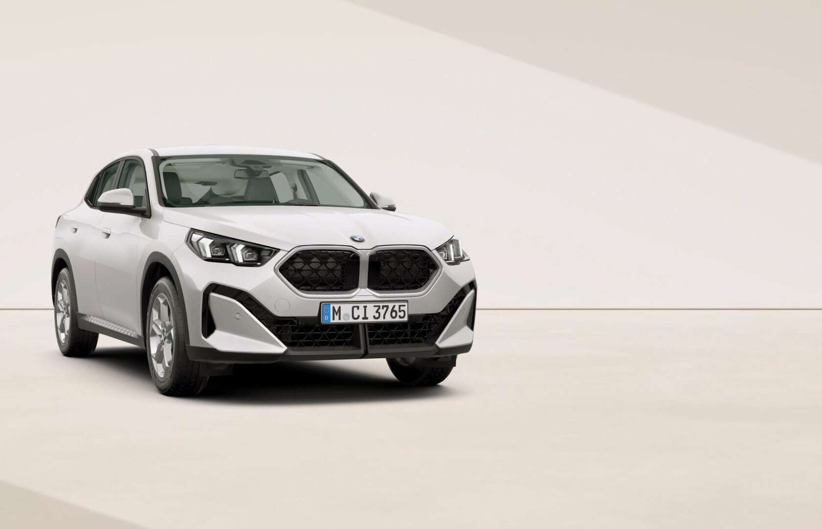 Renting New BMW X2 Mineral White Metalizado SUV Coupé Automático