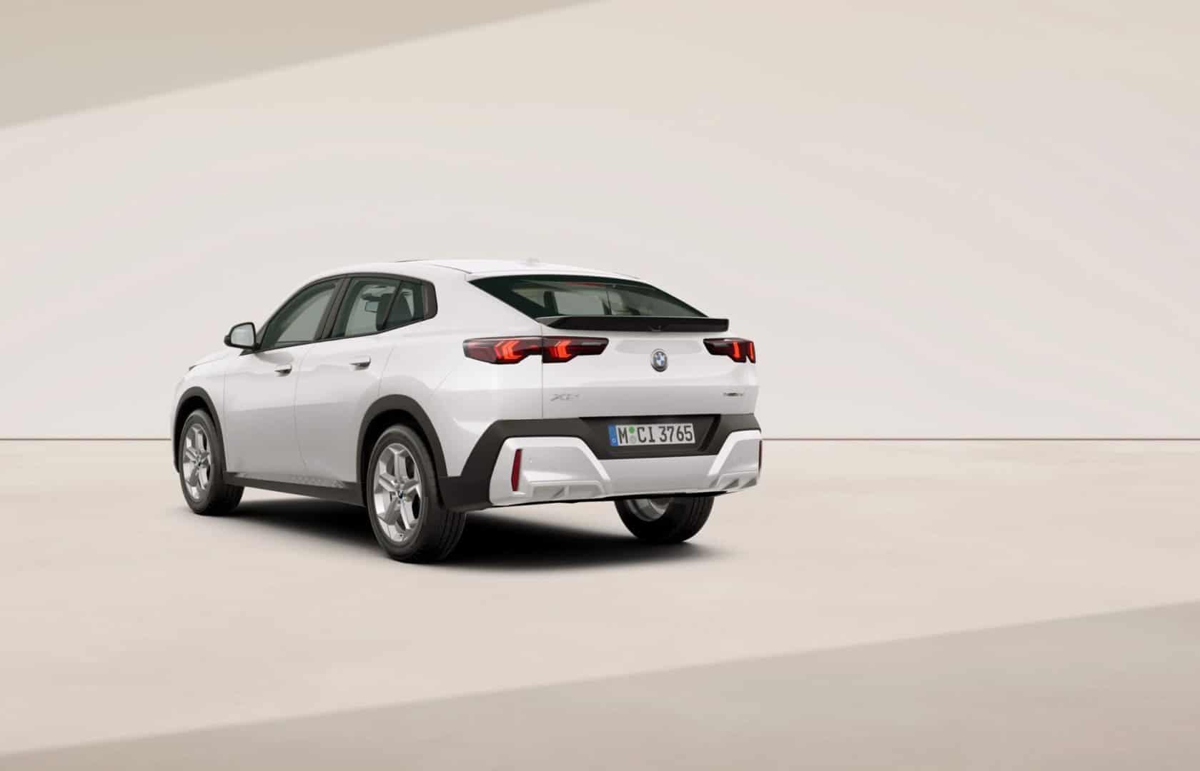 Renting New BMW X2 Mineral White Metalizado SUV Coupé Automático