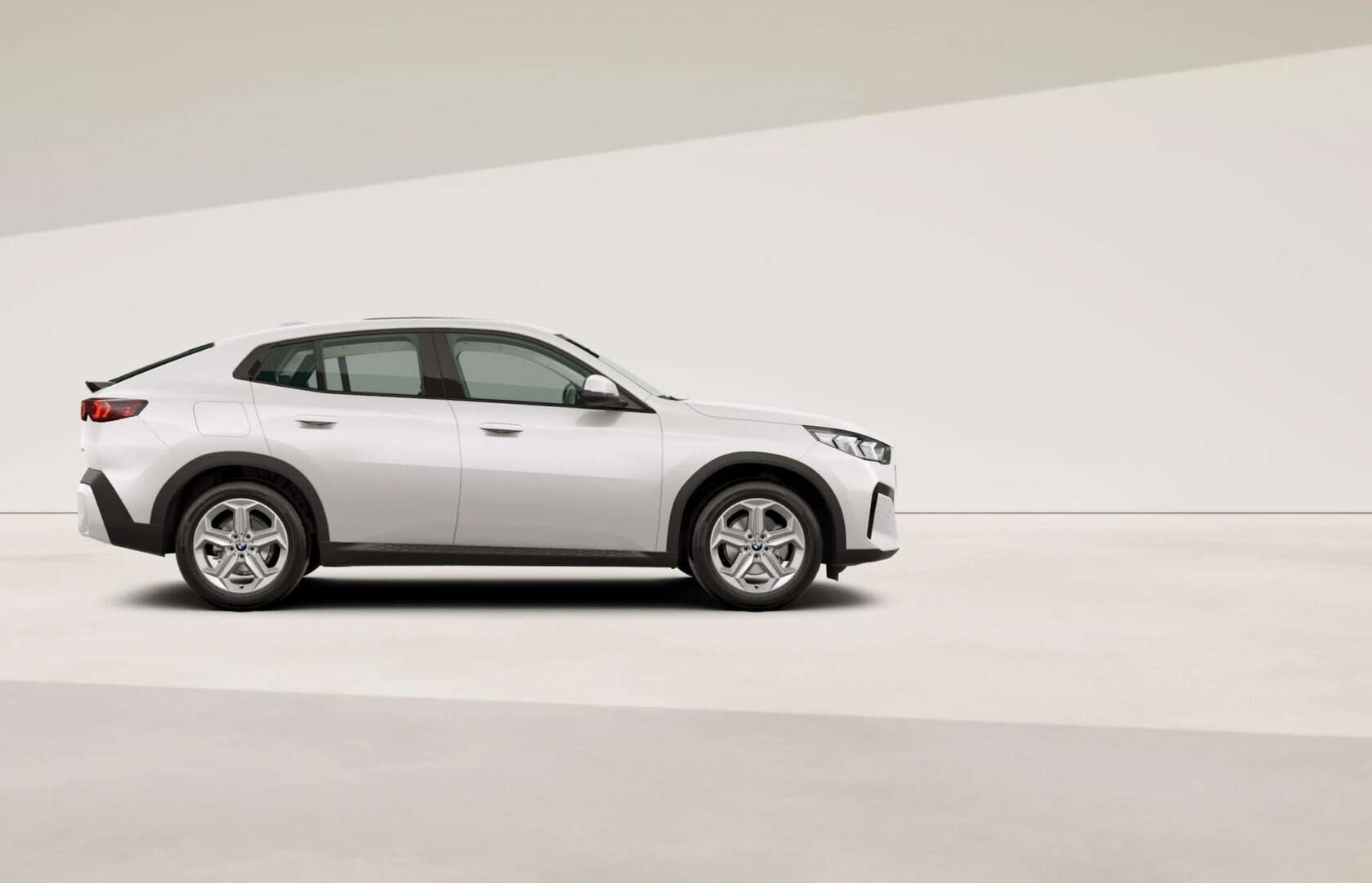 Renting New BMW X2 Mineral White Metalizado SUV Coupé Automático