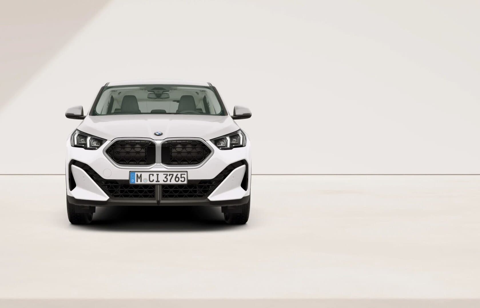 Renting New BMW X2 Mineral White Metalizado SUV Coupé Automático