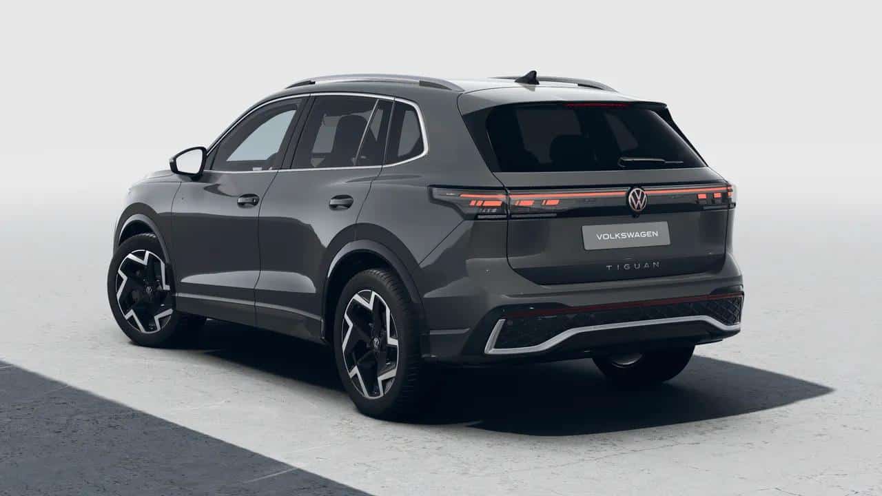 Renting New Volkswagen Tiguan R-Line Gris Delfin SUV Automático MHEV Etiqueta ECO