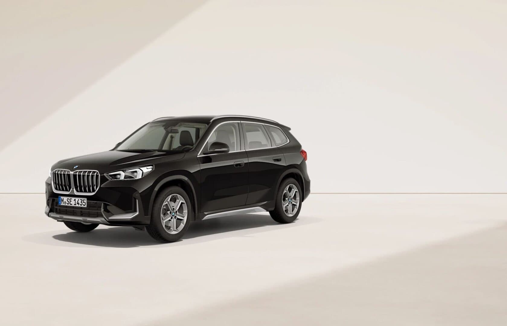 Renting New BMW X1 XLine Black Saphire SUV Micro Hibrido Diésel Automático Etiqueta ECO