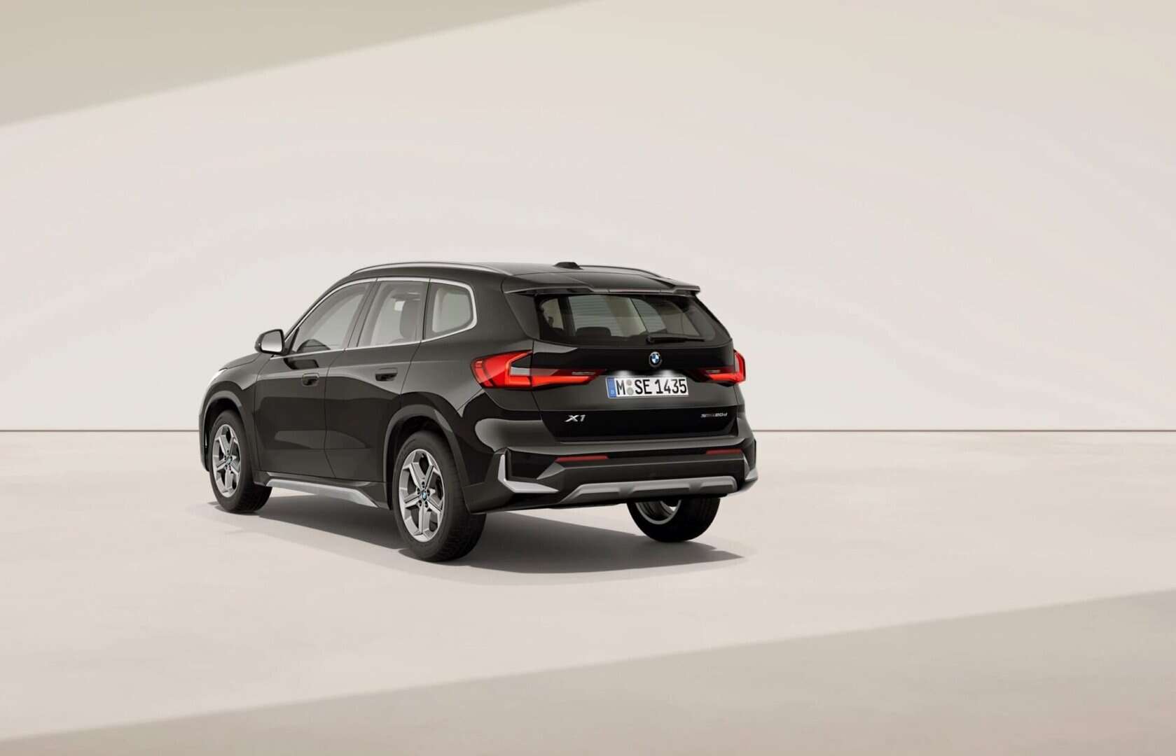 Renting New BMW X1 XLine Black Saphire SUV Micro Hibrido Diésel Automático Etiqueta ECO