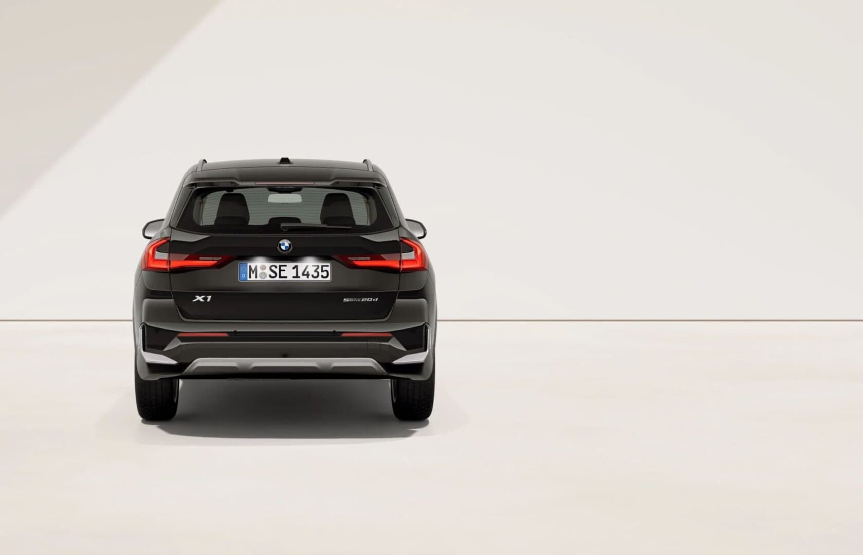 Renting New BMW X1 XLine Black Saphire SUV Micro Hibrido Diésel Automático Etiqueta ECO
