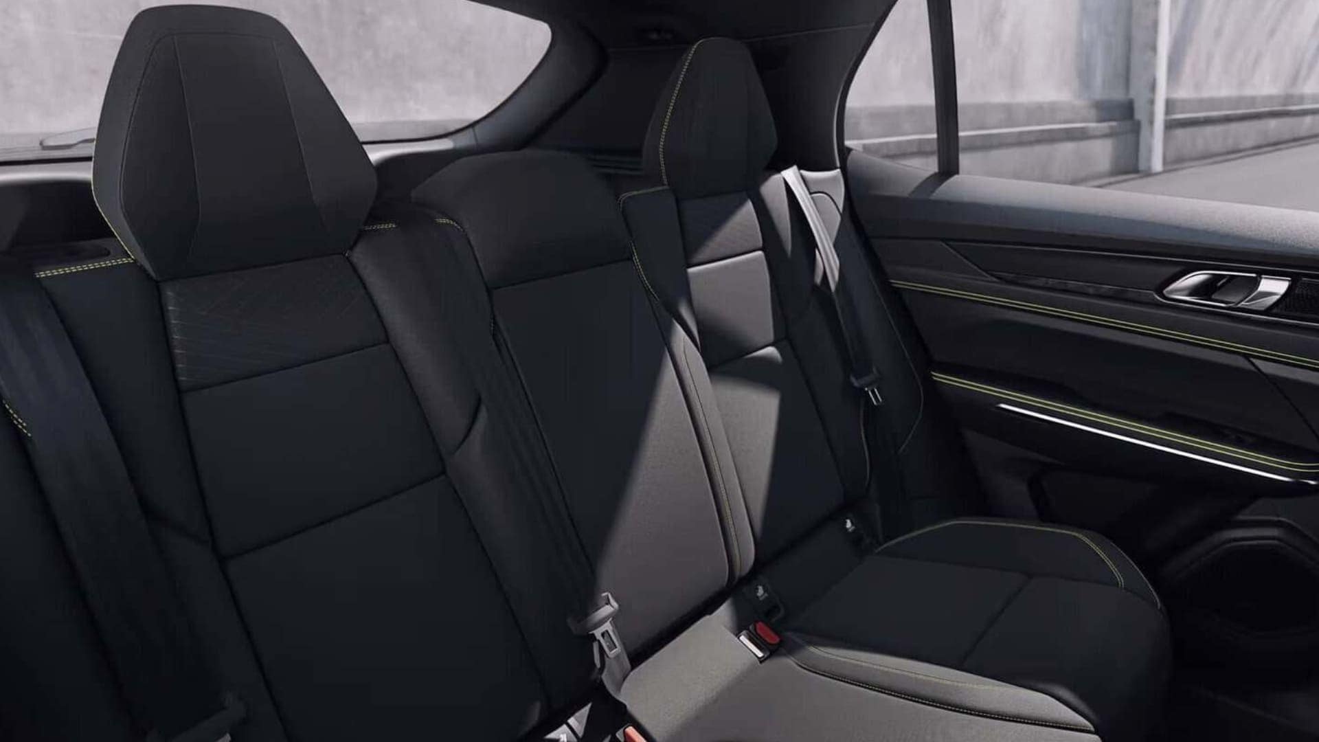 Renting New Lynk & CO 01 Core Mineral Green SUV Automático PHEV Híbrido Enchufable Etiqueta 0 Asientos