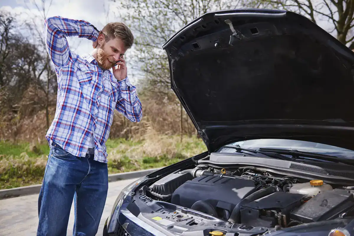 Claves para identificar y evitar averías en tu coche de renting